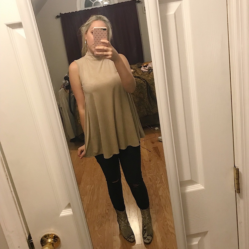 **SOLD*** Sleeveless blouse